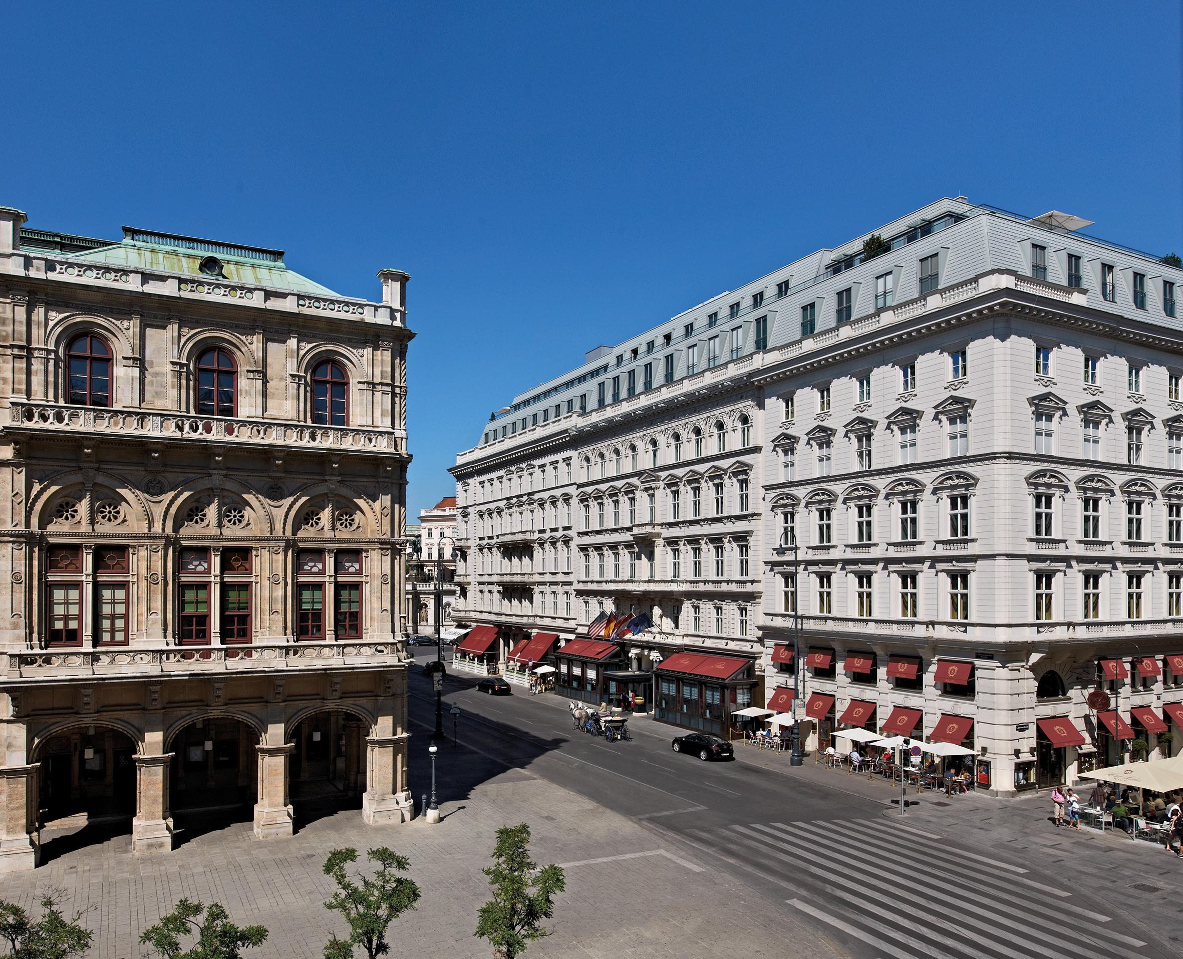 Hotel Sacher Wien Exterior foto The Vienna Opera and the Hotel Sacher
