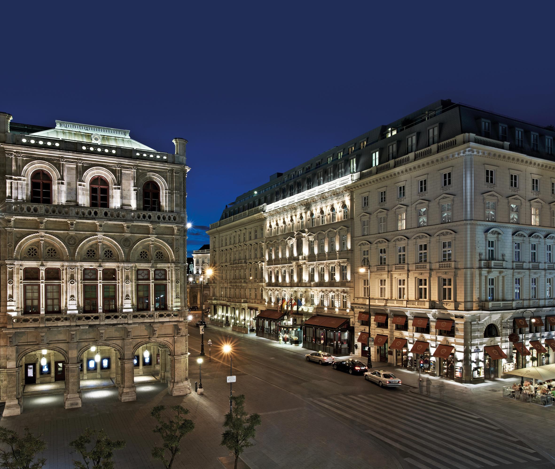 Hotel Sacher Wien Exterior foto The Vienna Opera and the Hotel Sacher