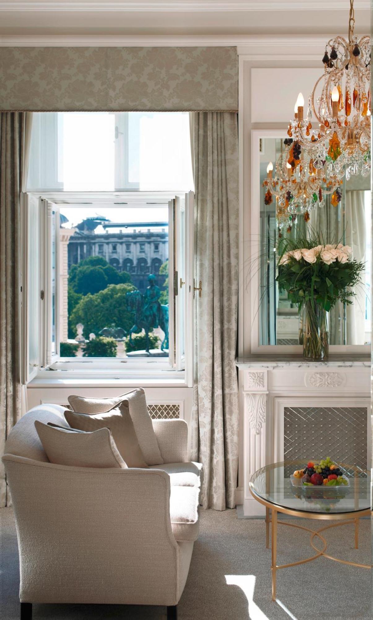 Hotel Sacher Wien Exterior foto A room at the Mandarin Oriental Milan