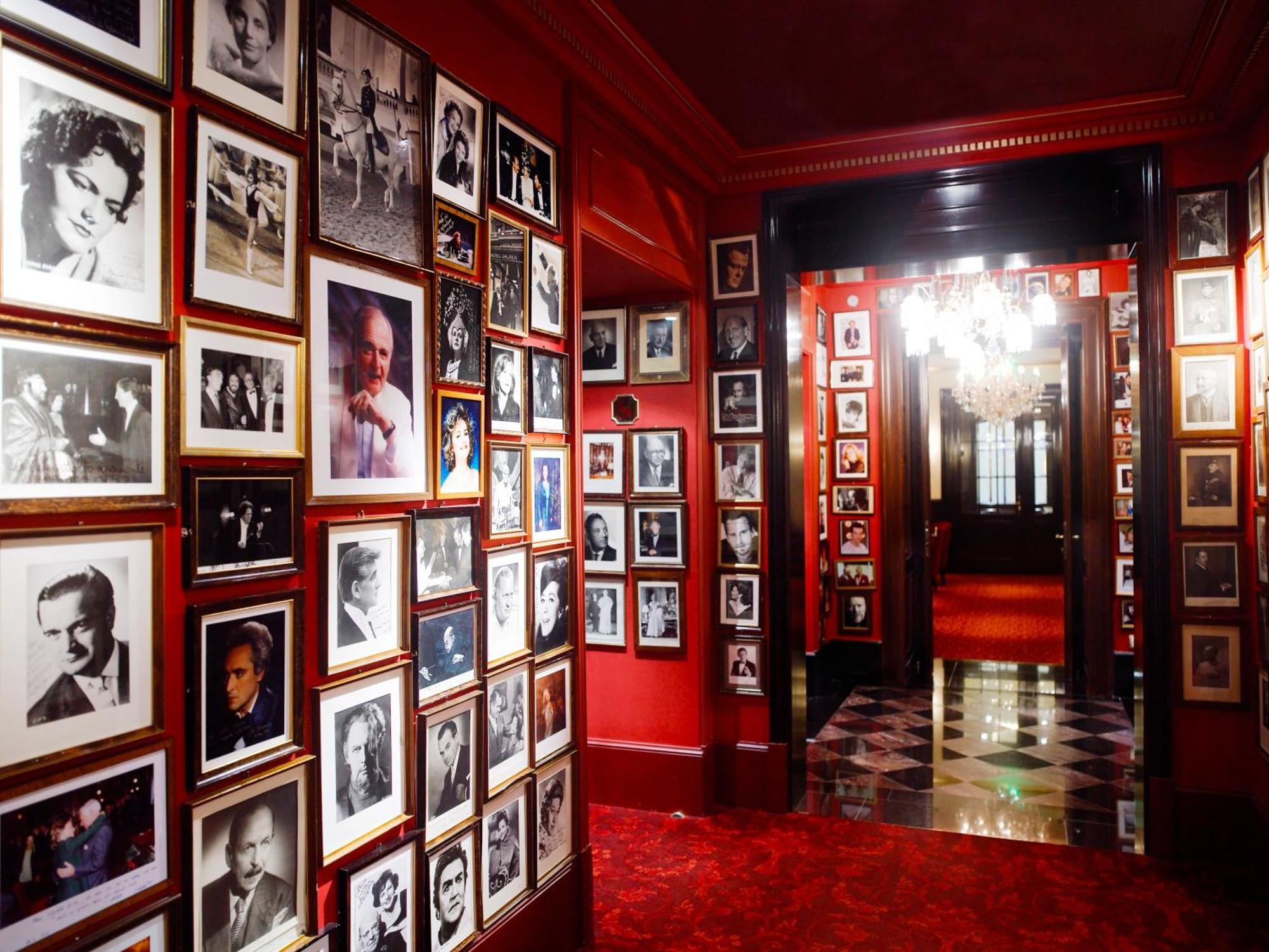 Hotel Sacher Wien Exterior foto The entrance to the nightclub