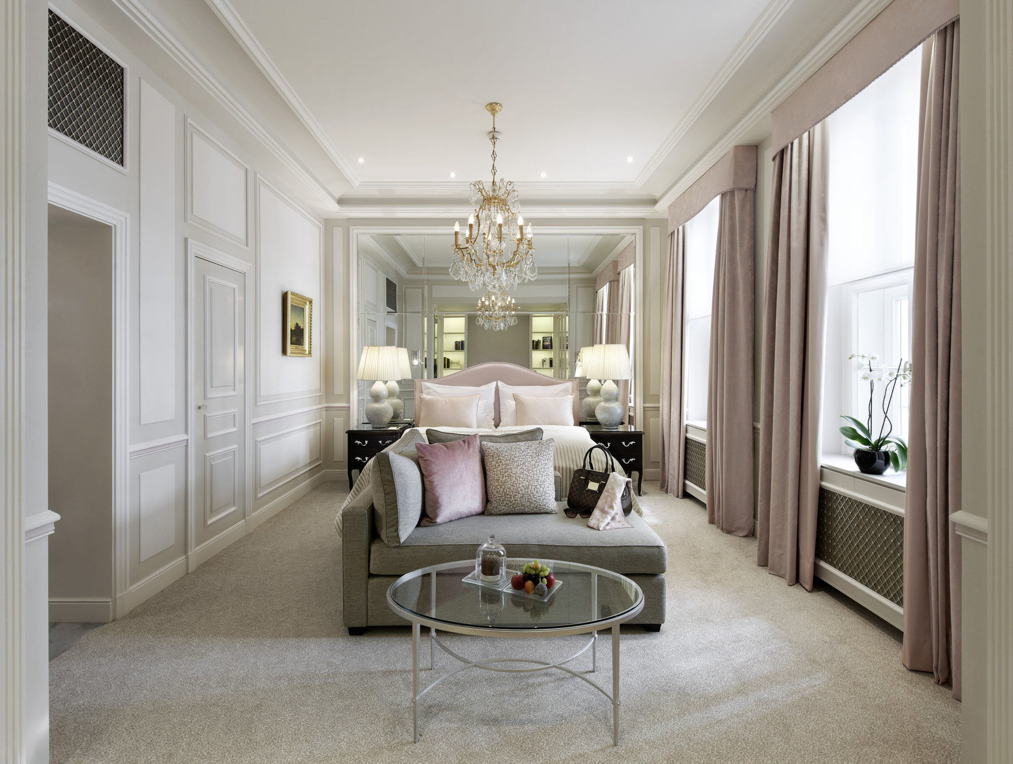 Hotel Sacher Wien Cameră foto The bedroom of the suite